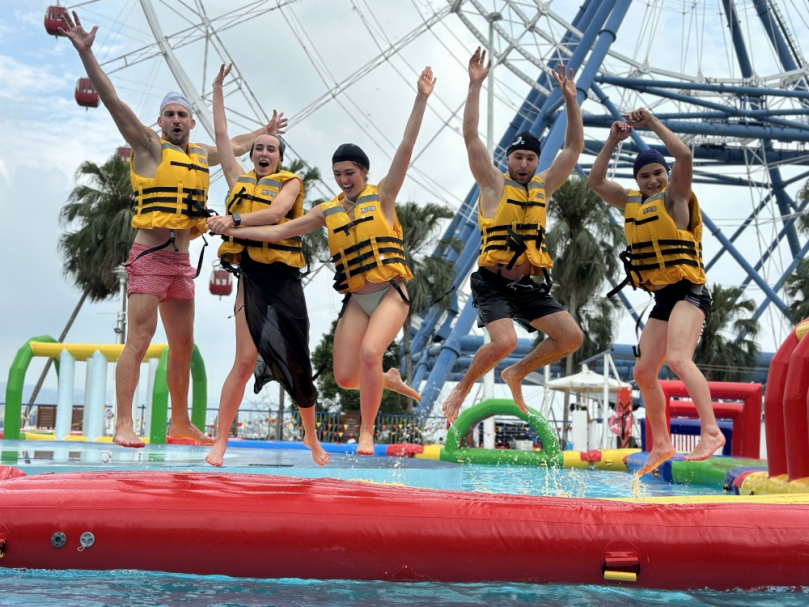 暑假限定   麗寶樂園門票加100元   升級海陸空3選2   馬拉灣全新設施水上氣墊亮相   OUTLET特賣1折起