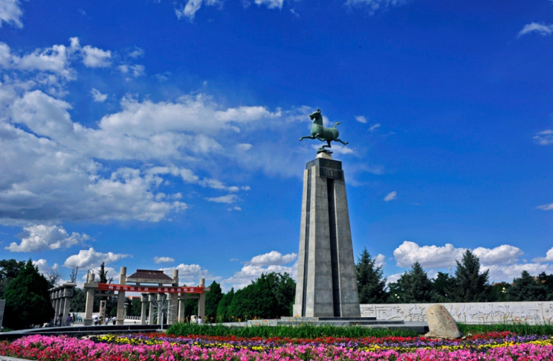 甘肅省武威市雷台漢墓   大陸旅遊標誌「馬踏飛燕」出土地