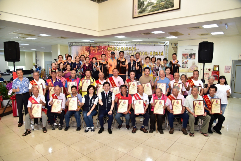 中市客委會舉辦新社九庄媽過爐繞境照片展  25位歷屆爐主大團圓見證歷史