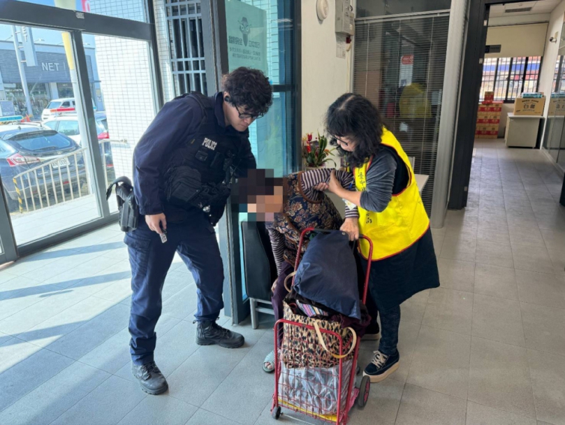 婦人小年夜採買釀迷途  太平警熱心返家