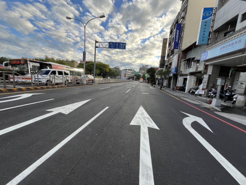 行人過馬路更安全！中市63處易肇事路口、140處校園周邊路口改善完成