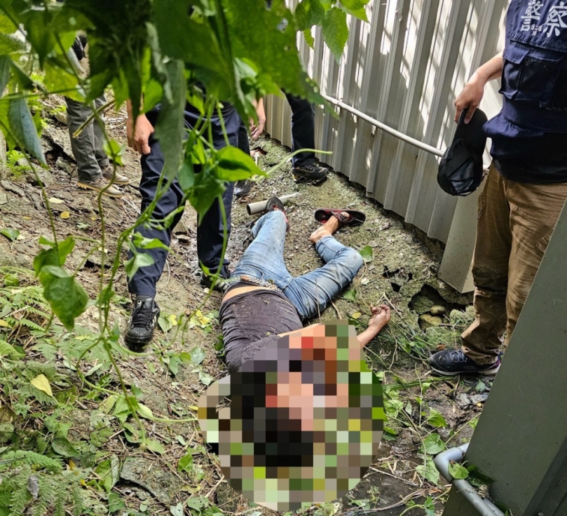 中市警局刑大偵二隊飛象過河查緝槍械  嫌犯拒捕跳下圳溝被逮