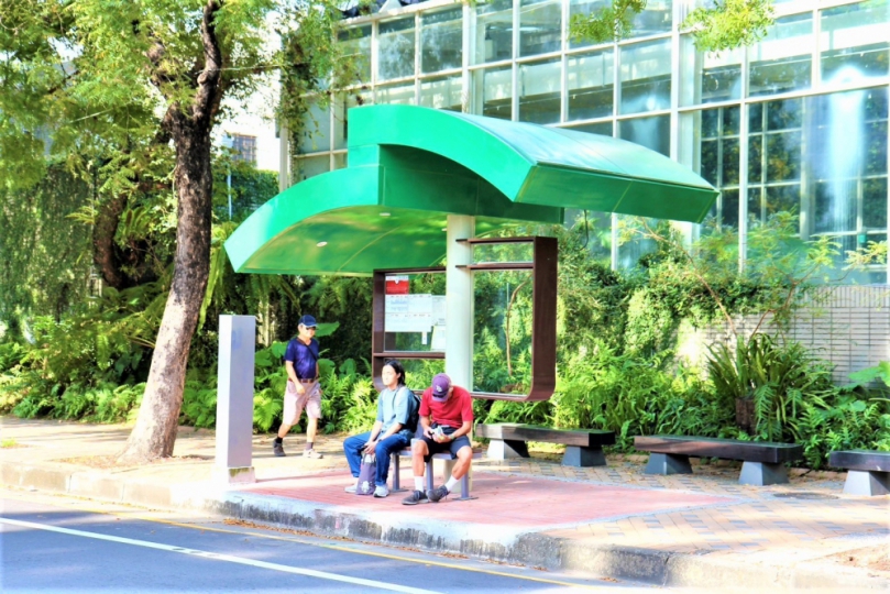 中市公車候車亭數突破1113座   海洋貨櫃、美麗彩虹陪你等公車