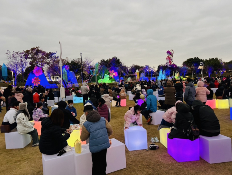 坐著看「女媧」！中台灣元宵燈會主燈區設發光座椅超貼心