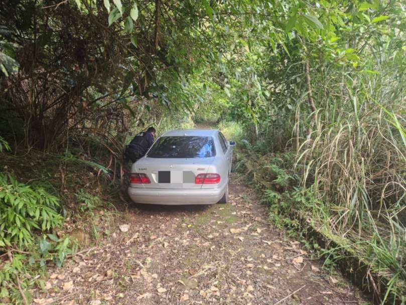 開車受困北埔荒郊   竹東警熱心協助脫困