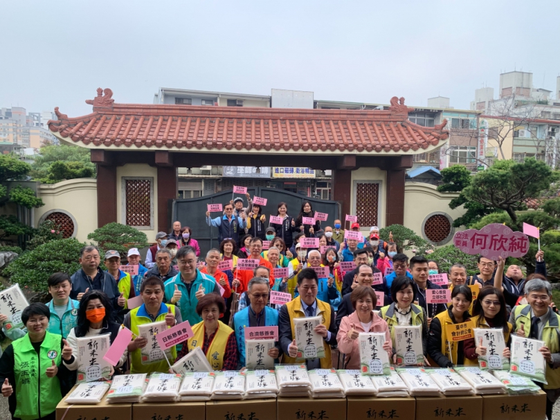 會計師公會購捐千餘包白米   民進黨立委何欣純牽線助逾四十關懷據點