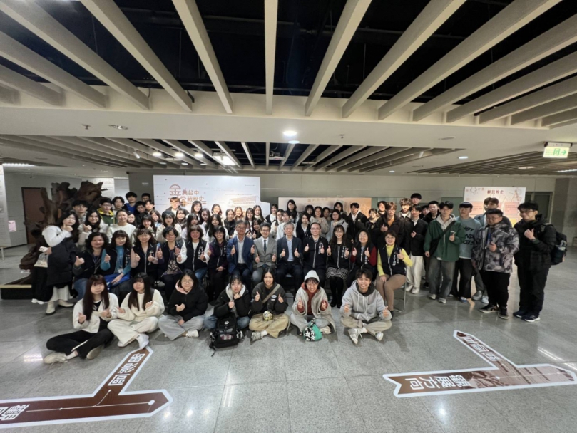 逢甲財稅系師生走出教室！台中地稅局「金典台中 檔藏稅史」檔案展獲好評