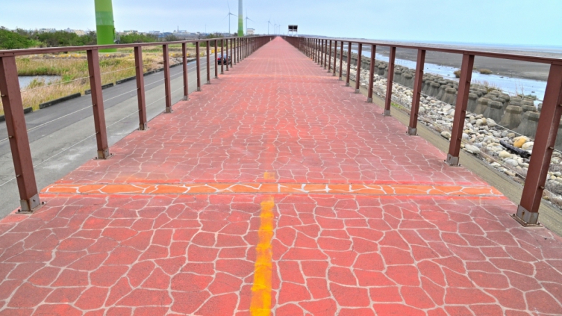 提升騎乘安全    中市濱海自行車道修繕完工