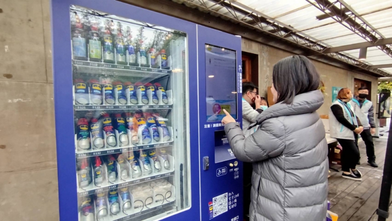 全國第一台除鏽油自動販賣機   新竹市將軍村「修復柑仔店」公開亮相