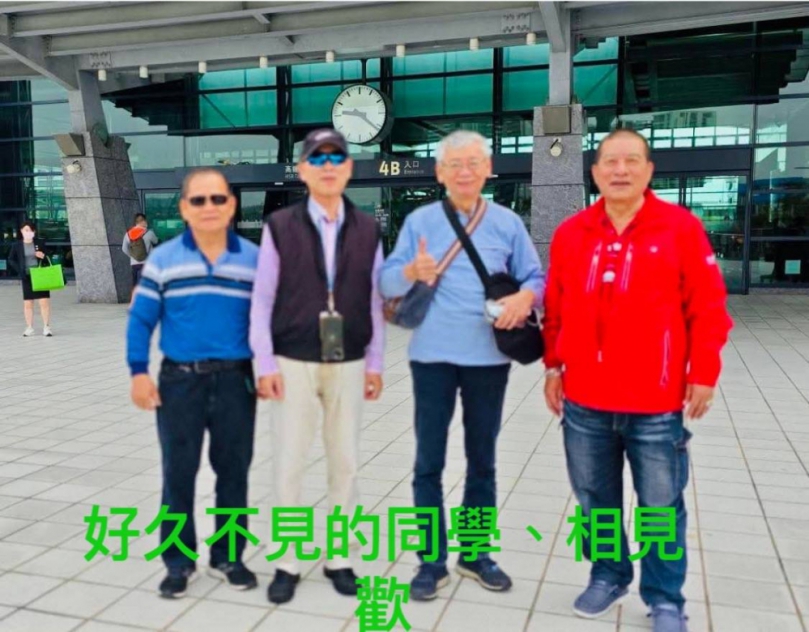 在50年前的陸軍官校、曾經一起接受嚴格的訓練、彼此扶持、共同面對艱難的挑戰、如今半世紀過去、再次相聚於同學會、心中充滿了感慨與溫馨。