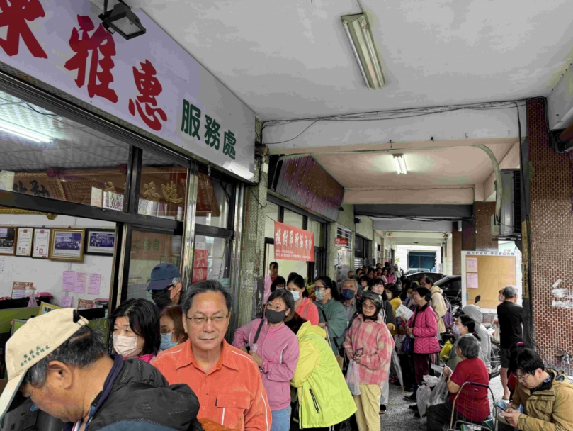 市議員陳雅惠舉辦免費贈苗活動民眾踴躍索取樹苗