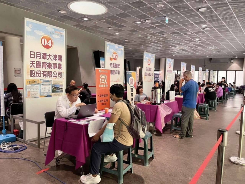 3月8日婦女節勇敢追夢    中彰投分署聯合徵才多元職缺等妳來挑戰！