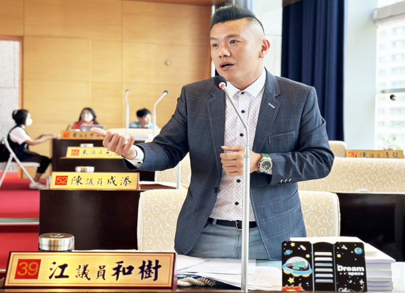 市議員江和樹關心新光三越氣爆後復業進度  中市都發局：完成整體安全評估即可申請恢復使用