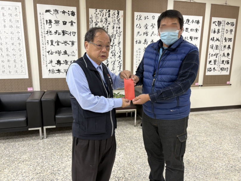 譴責暴力行為！台中市梧棲區公所派員勸導設立施工告示遭施暴   中市府民政局長吳世瑋慰問同仁並支持提告