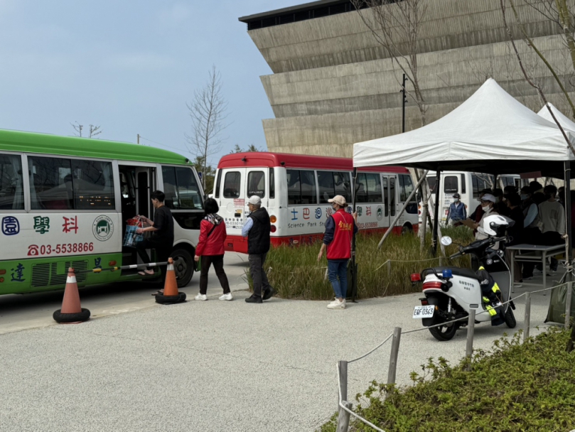新竹市大坪頂迎接祭祖人潮   警方分散車流   市府呼籲提前掃墓
