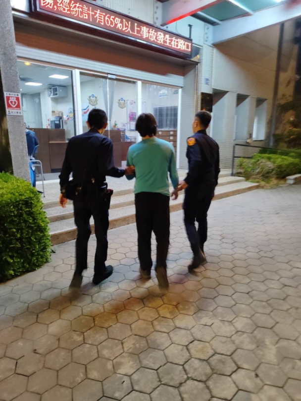 情趣用品當裝置藝術  霧峰警逮大里遛鳥俠  雖是穿戴型玩具  依法送辦絕不寬貸