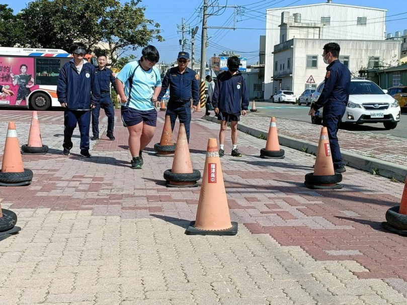 烏日警分局辦理交安宣導提升學子防禦駕駛觀念