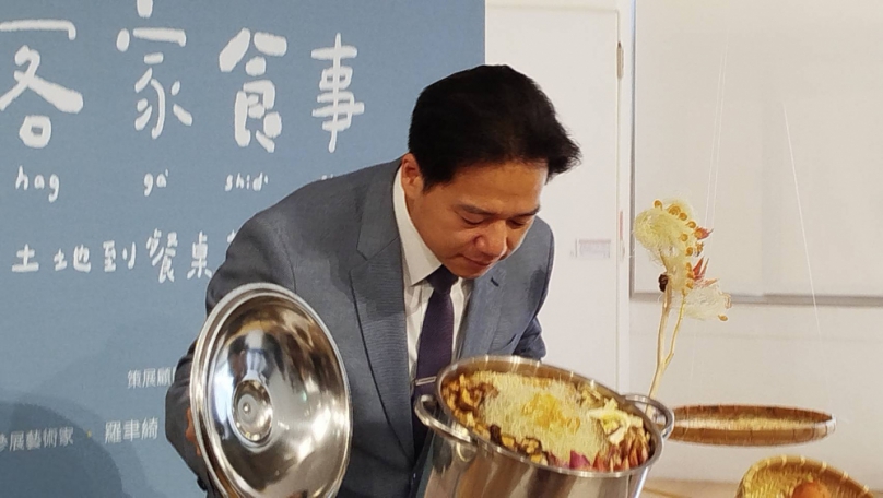 用藝術詮釋客家文化   「客家食事：從土地到餐桌藝術創作特展」開幕