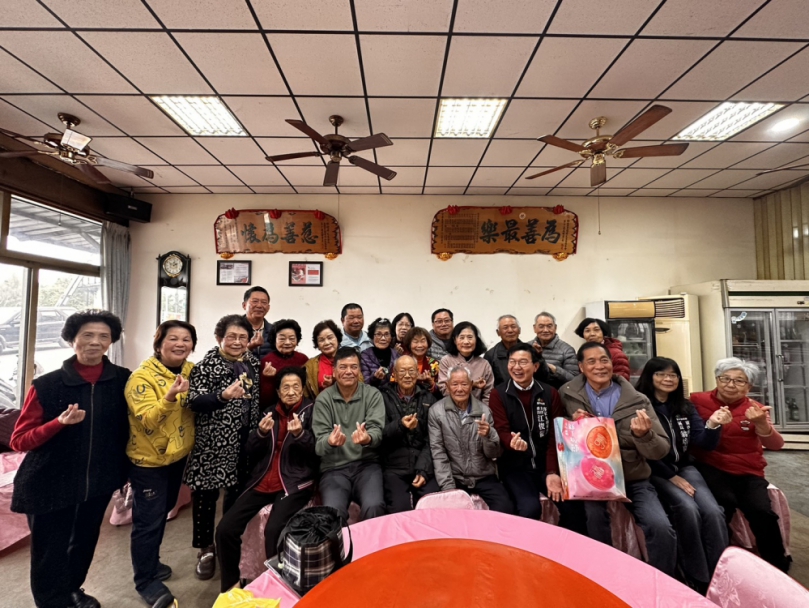 百歲學員李人生唱出山歌傳承精神！中市府客委會主委江俊龍讚揚模範中的模範