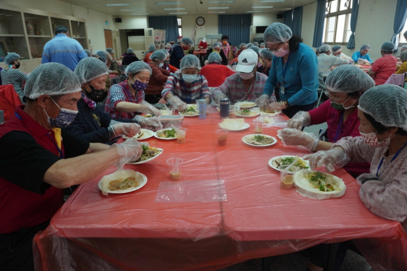 安農綠照站清明節應景課程   製作好滋味的飛天豬潤餅