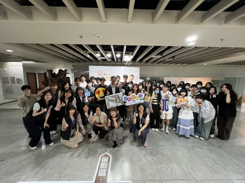 深入了解稅務歷史及現代服務 台中科大師生走出校園參觀中市地稅局「金典台中 檔藏稅史」展覽