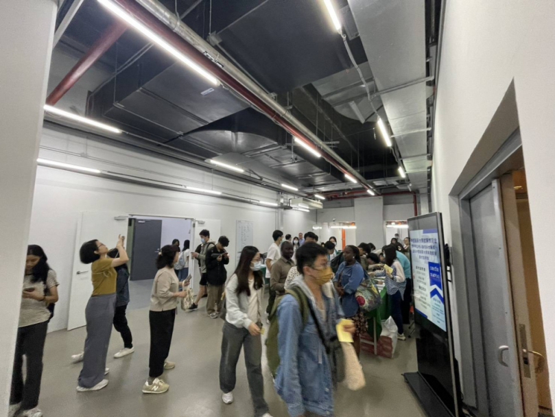 中國醫藥大學水湳校區舉辦就業博覽會「臺中市立老人復健綜合醫院」徵才說明會，校園熱鬧滾滾