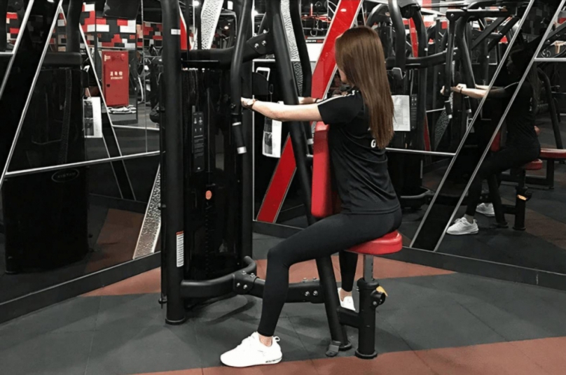 南瓜肩養成術！3招雕塑立體肩線