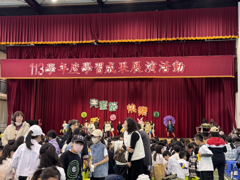 在慶祝兒童節之際，台中市后里國小於今日舉辦了113年度學習成果展演活動、吸引了眾多家長和社區居民前來參加、這次活動不僅展示了學生們在學習上的努力與成就、更是一次讓孩子們展現自我、增強自信的良機。