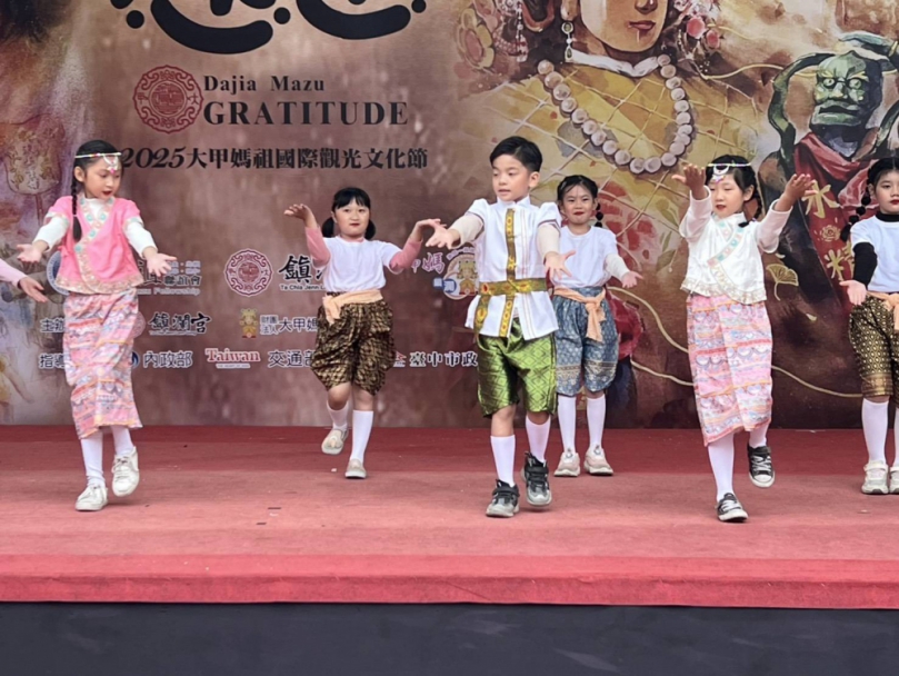 海區新住民學習中心德化國小歡樂潑水節泰國舞表演