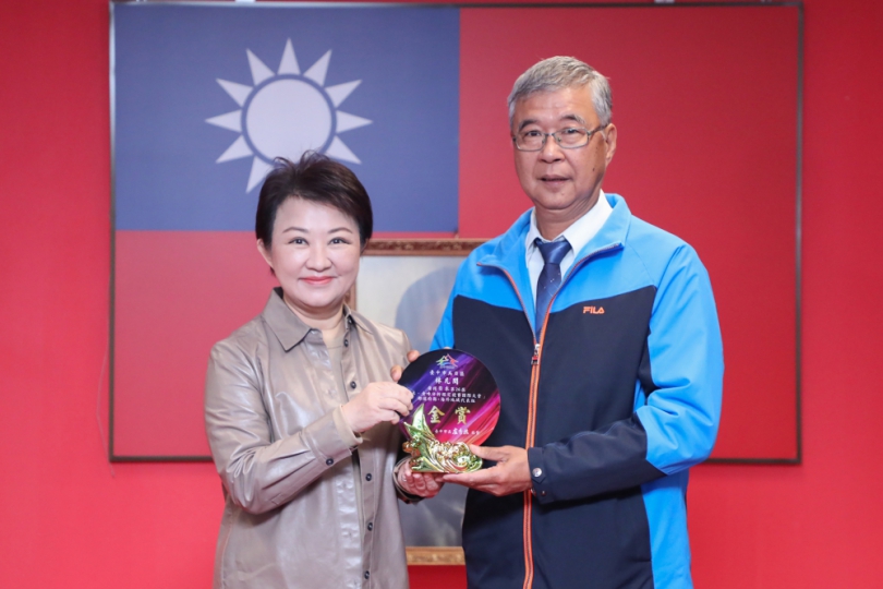 烏日區農友林凡閔榮獲國際稻米大獎   台中市長盧秀燕頒獎表揚卓越貢獻