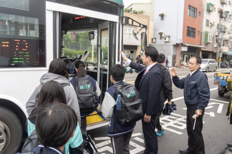 尖峰時段滿足通勤需求    新竹市73路公車升級為大型低地板公車