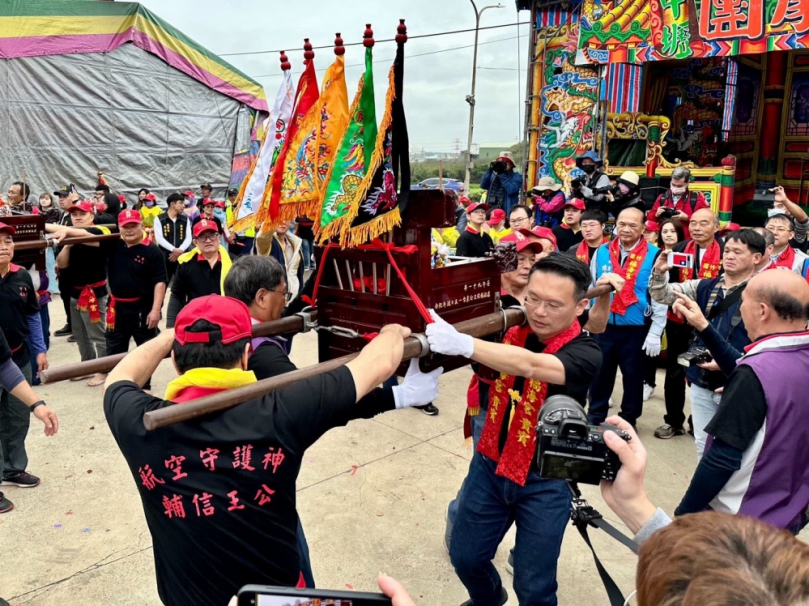 竹圍福海宮慶輔信王公聖誕  百年歷史飛輦轎登場