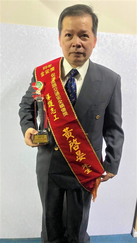 金安獎英雄守護學童21年！台中紅豆餅老闆「超準時」的愛心任務