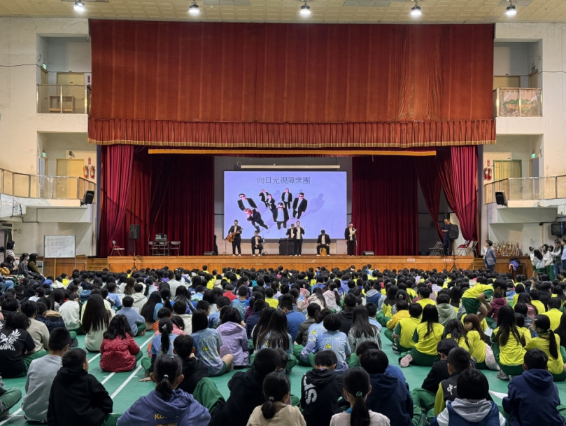 推廣視障樂團的天籟之音！中市勞工局「聽．見」音樂會前進校園