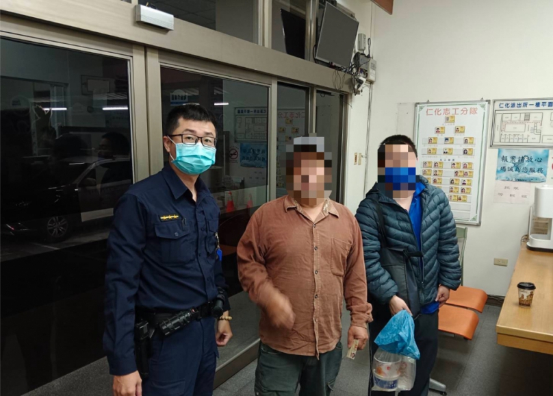 懷念軍中生活    迷航男搭公車過站    霧峰警協助返家