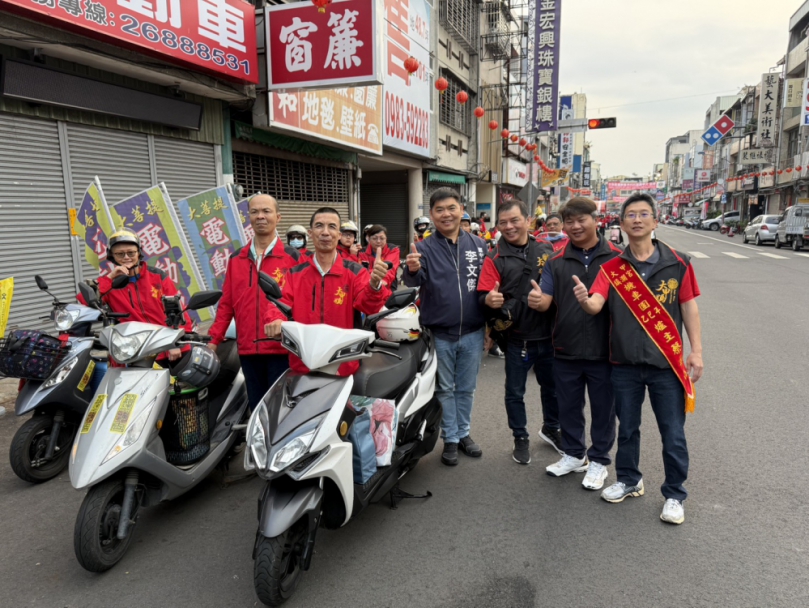 300輛紅色機車隊整齊出發　  凸顯大甲媽遶境特色