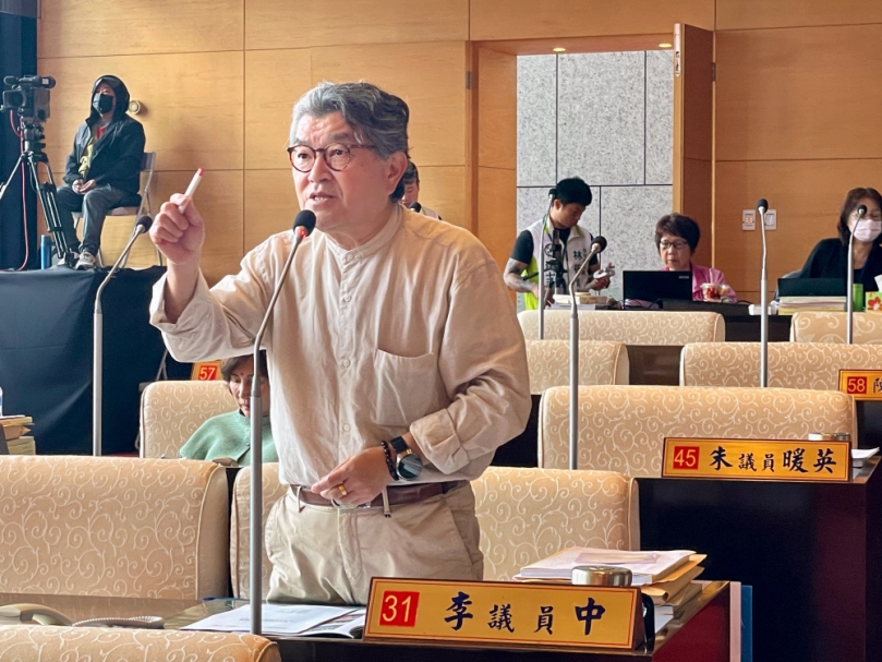 台中市早期開發區、新興重劃區  以及水湳經貿園區相當缺乏停車空間  國民黨台中市議員李中要求交通局增闢立體停車場解決停車需求