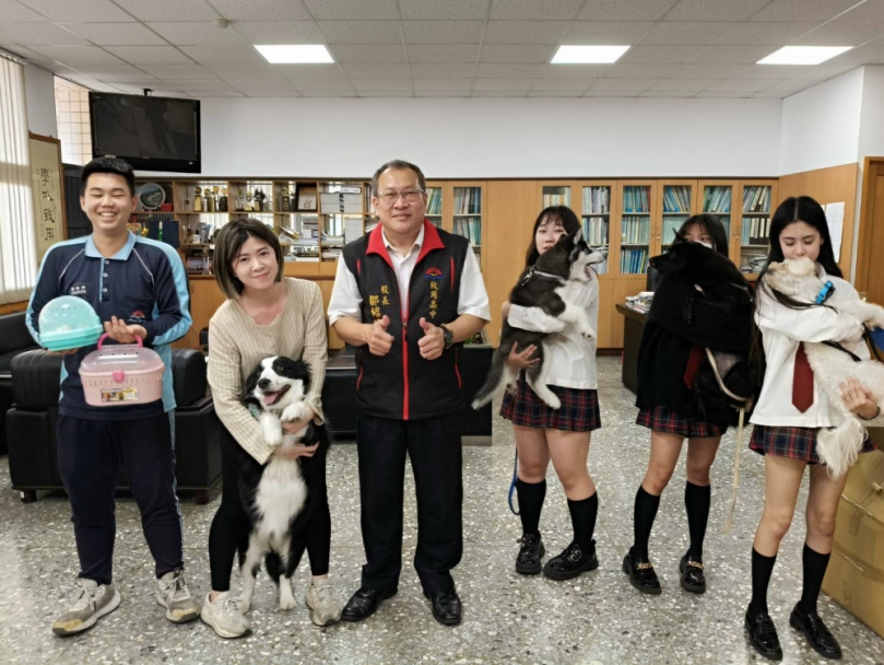 大學升學博覽會暨珍寵日活動   升學溫馨一把罩