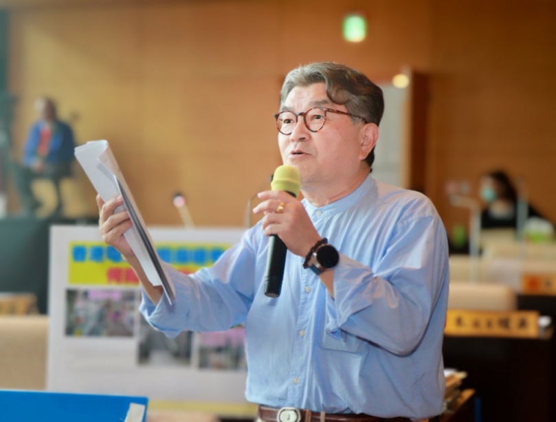 方便民眾通行趕車   國民黨台中市議員李中建議在火車站、大坑步道與人行陸橋設置電扶梯或電動步道