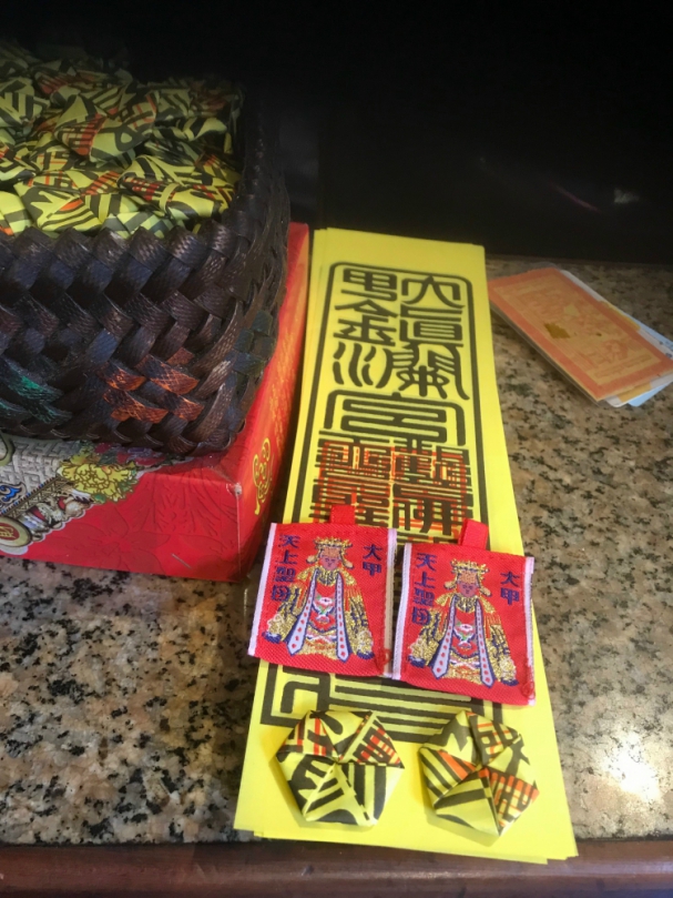 大甲媽祖遶境符令、香火包及壓轎金信眾索取踴躍