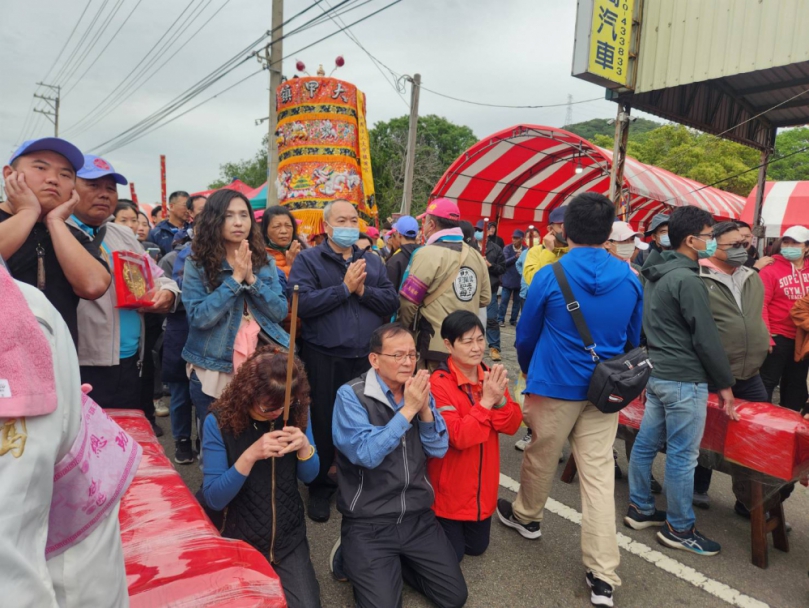 大甲鎮瀾宮媽祖九天八夜遶境回鑾信徒熱誠簇擁遶街