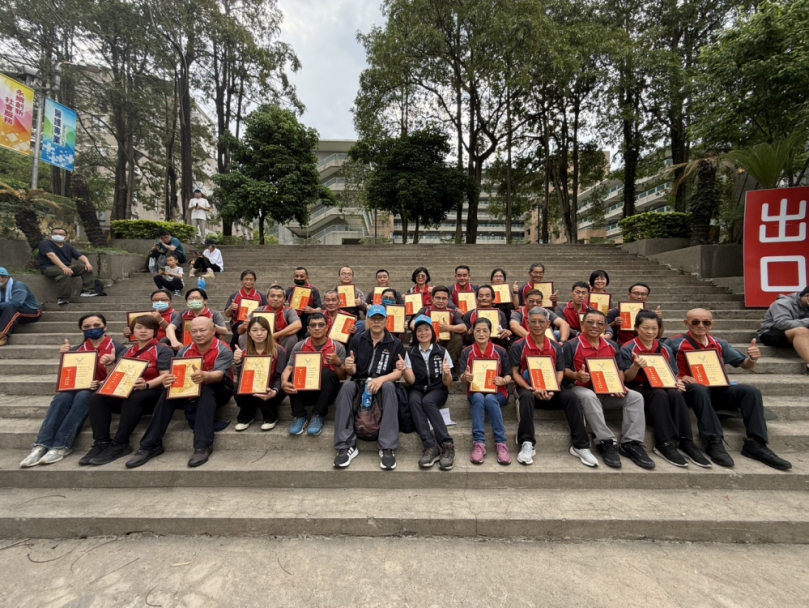 維他露基金會第49屆健行   表揚中市29位績優環保隊員