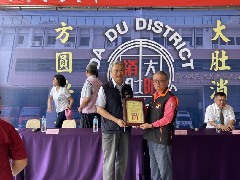 提升消防救災效能！慈善團體攜企業捐中市府消防警備車與器材