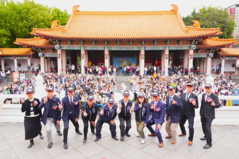 600名考生齊聚台中孔廟祈福   台中市政府副秘書長張大春祝學子心想事成、強棒出擊