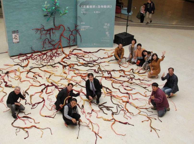 廢材變身水蓑衣！ 中市文化局辦永續藝術展 攜手特教生共創藝術