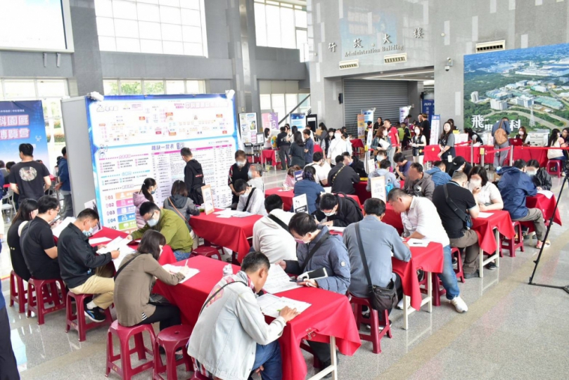 助青年畢業即就業  中市府與中科合辦就博會  媒合率達7成