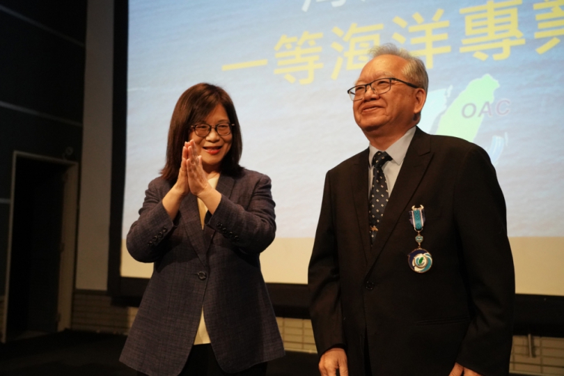 「用科學照亮政策的燈塔 」 —管碧玲頒發「海洋一等專業獎章」表彰邵廣昭貢獻蕭美琴副總統特致賀電