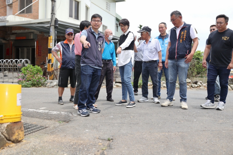 許縣長會勘名間鄉道路　同意斥資600多萬改善