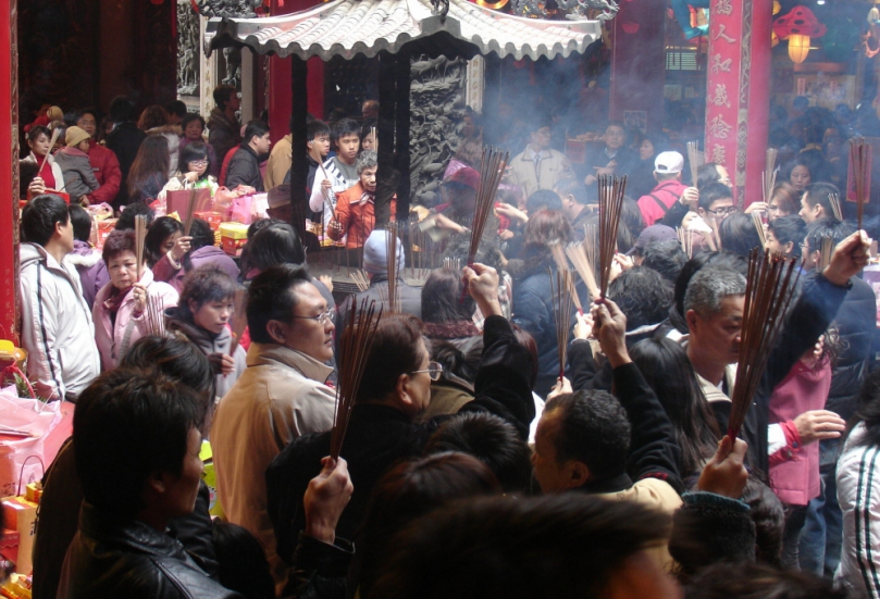 媽祖聖誕日　大甲鎮瀾宮出現人潮祭拜媽祖