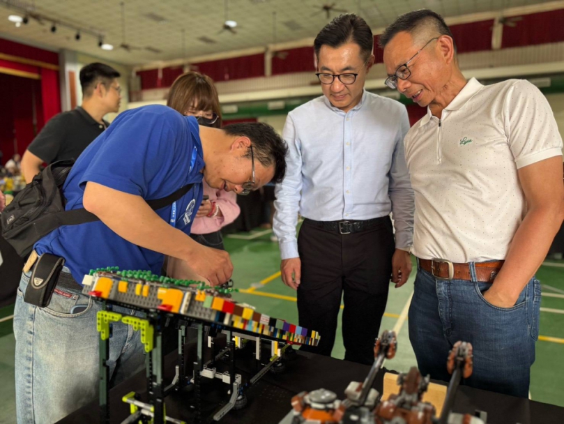 2025樂豐祭盛大登場 江啟臣副院長攜手家扶孩子 用積木築起希望之城